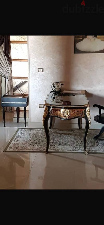 مكتب خشبى ف نحاس ستيل بحالة ممتازة بالكرسى