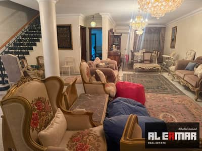 تاون هاوس للايجار  فى كمبوندمينا  جاردن  سيتى   مطبخ وتكيفات  فقط