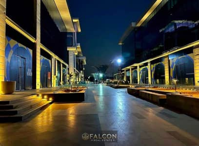 Administrative office ready ton Move, located directly across from the (AUC) in a fully equipped, premium mall;highest investment return
