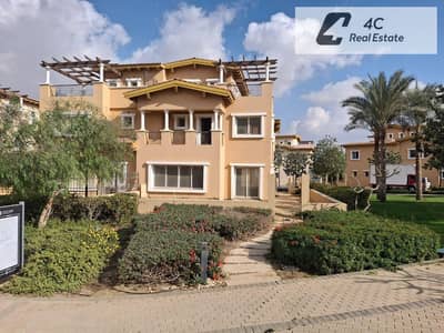 باقل ب 2 مليون جنية فيلا للبيع ف هايد بارك استلام فوري ريسيل توين هاوس 4غرف نوم فيو مفتوح وبرايم لوكيشن ف ارقى كمبوند ف التجمع الخامس بجوار ماونتن فيو