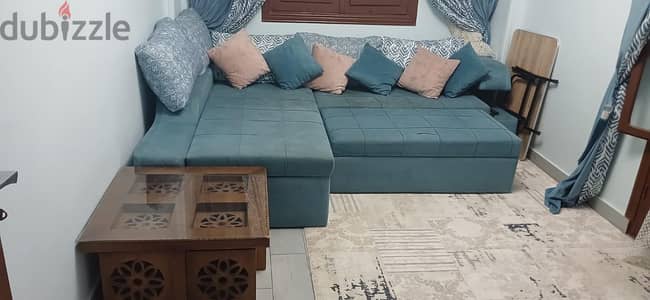 ركنه بسرير و صحاره و معاها طربيزه