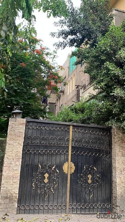منزل بالمعادى 990 متر اربعه ادوار موقع متميز قرب ميدان الحريه يسلم خالي من السكان مطلوب 55 مليون قابل للتفاوض عند الجديه لايوجد تقسيط دفعات………………………. .