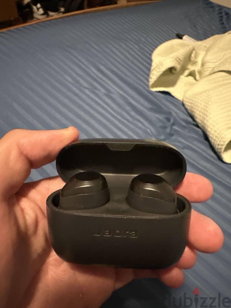Jabra elite 85t earbuds 1