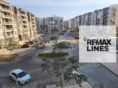 شقة للبيع في B12 مدينتي 140م 3 غرف فيو لاندسكيب وParking استلام وتشطيب مميز بالفرش والأجهزة