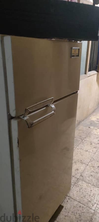 ثلاجه للبيع
