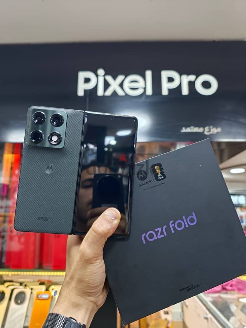 Motorola razr fold 2
