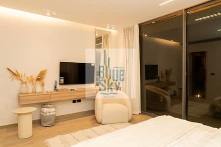 Take possession in six months of a fully furnished, air-conditioned studio—complete with appliances—located directly on the seafront at Marina 5, Alam