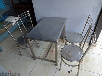 كراسي و ترابيزات للبيع