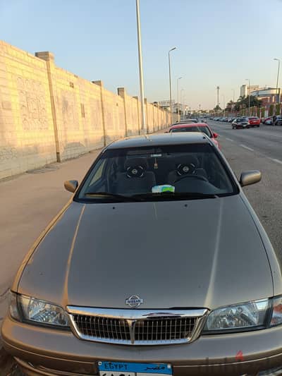 نيسان صني 2000