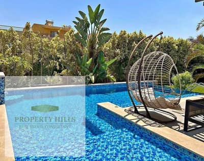 Ready-to-move-in villa for sale in a prime location within a compound overlooking a large landscaped garden. Ready-to-move-in villa for sale in a prime location within a compound overlooking a large landscaped garden.