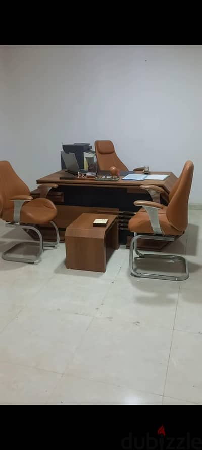 مكتب مدير بالكراسى