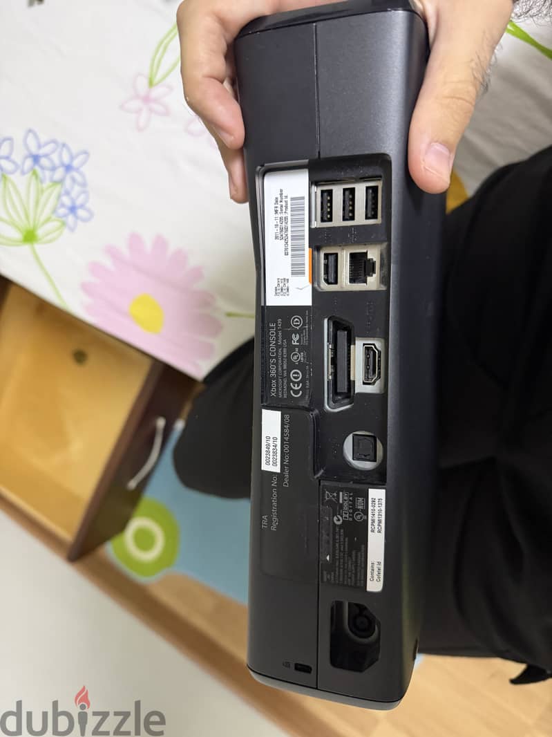 Xbox 360 for sale plus kinect 2 joystick 2