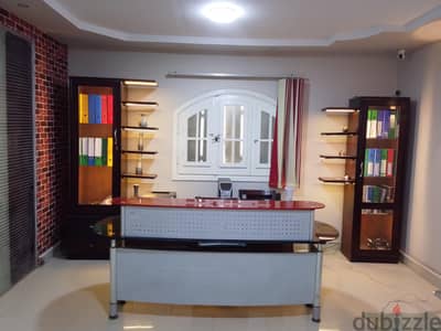 مكتب استقبال مستورد زجاج في معدن