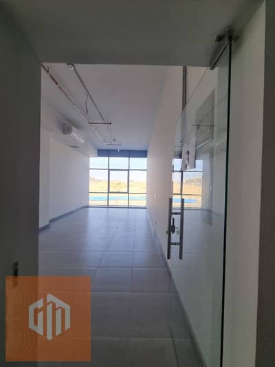 Office for rent in a prime location in Golden Square, fully finished with air conditioning, ready for handover, Fifth Settlement, New Cairo