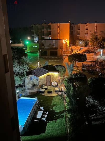 شاليه ٣ غرف و حديقة و حمام سباحة خاص! للبيع في العين السخنة!!