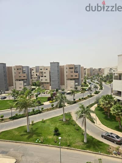 للايجار  اول سكن  b8  بمدينتى