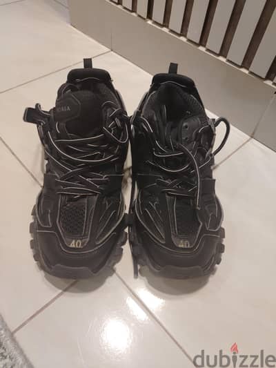 كوتشي Balenciaga track مقاس ٤٠ استخدام ايام قليلة جدا