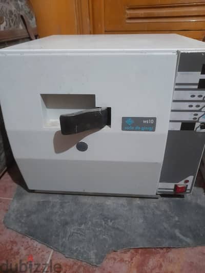 Class B Autoclave صناعه ايطالي حاله ممتازه التجار يمتنعون