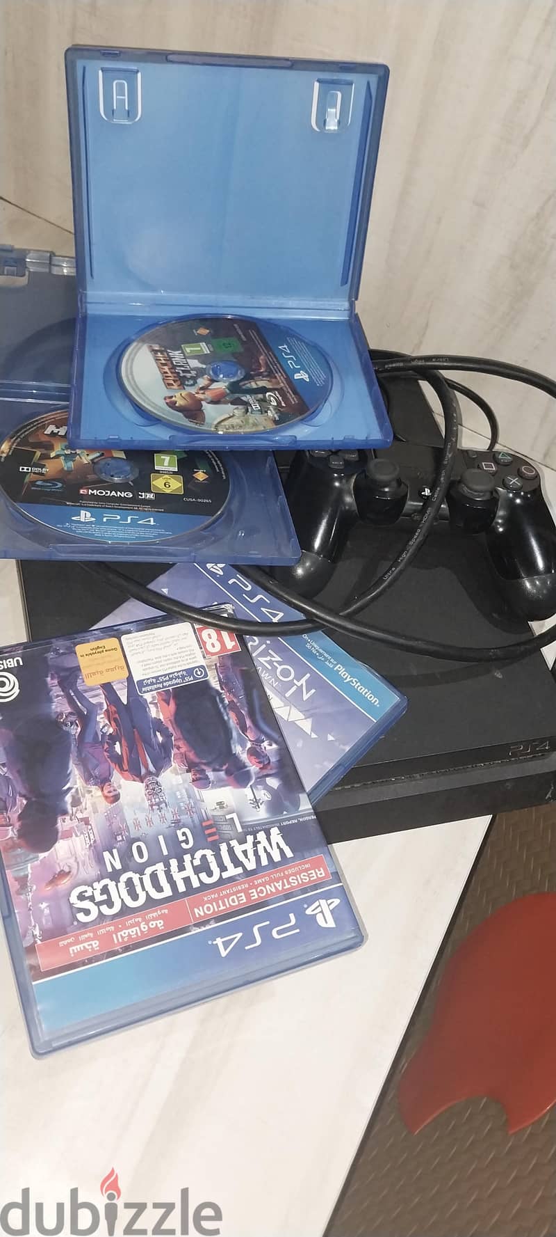 PlayStation 4 Slim 1