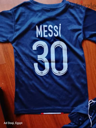 طقم كورة أطفال باريس  جديد بالتكت PSG . MESSI