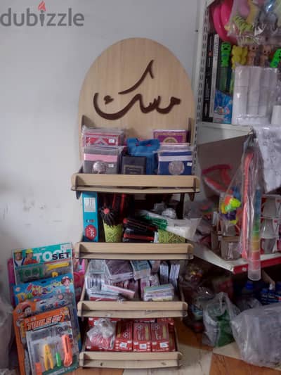 ستاند خشب محمل للمكتبات والميكب