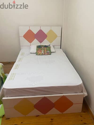 سرير اطفال