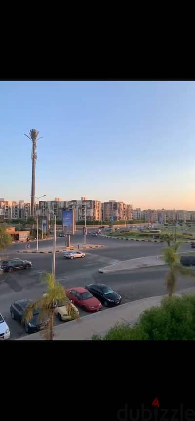 للايجار شقه مفروشه بالتكيفات بالمستقبل الشيخ زايد موقع مميز