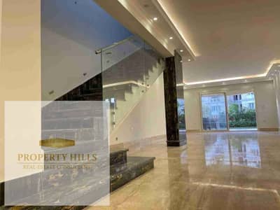 Villa for Sale  ready for viewing with best price  • Unit Type: town house • Built-up Area: 225m² • Status: Ready for viewing  Project Features:  Prime location in the heart of New Cairo  Modern designs and high-quality finishes  Expansive green landscape