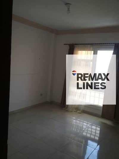 Apartment for rent, legal in B7, Madinaty, custom finishing, view of the club directly, and close to services