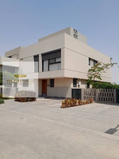 فيلا vip للبيع في الشروق في كمبوند البروج باطلالة مفتوحة علي مساحات خضراء دقايق للجامعة البريطانيه