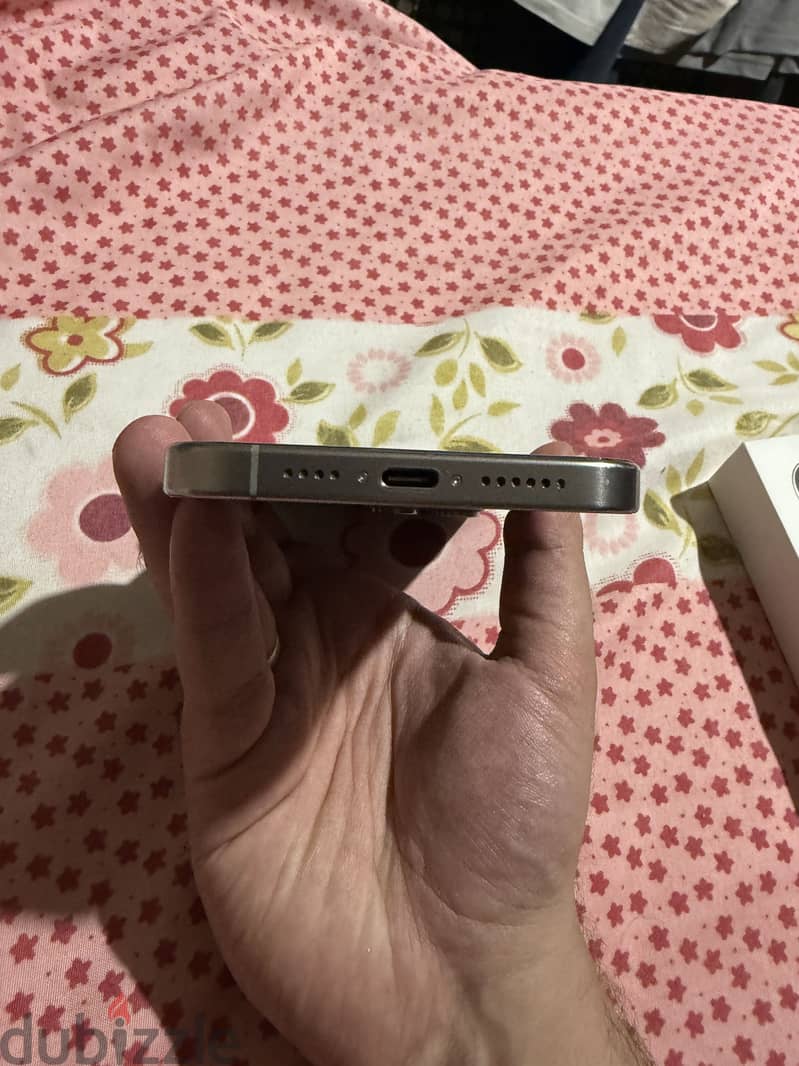 iPhone 15 Pro Max - 85% Battery 6