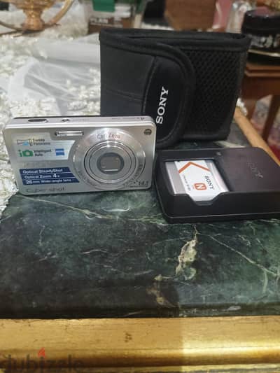 vintage Sony Cyber shot DSC W530
