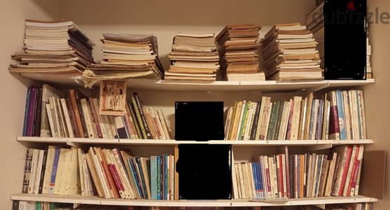 مكتبة منزلية للبيع- 200 كتاب وعشرات المجلات (جُملة أو قطّاعي)
