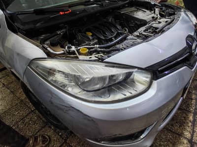 فوانيس اماميمستعمل أصلي كان راكب في السياره وركبت عدسات