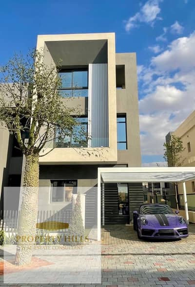 A villa with immediate delivery, large size, in the Fifth Settlement, near the American University, for 17 million cash.