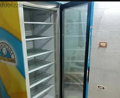 فريزر استراد ايطالي راسي 7 رف بشحنة بلاده بحالة فوق الممتازه