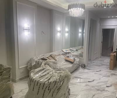 شقة مميزة للبيع بفيلا بجنوب الأكاديمية هـاء
