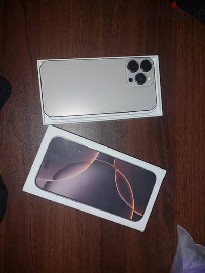 iPhone 16 Pro Max مشحون ١٥ مره فقط