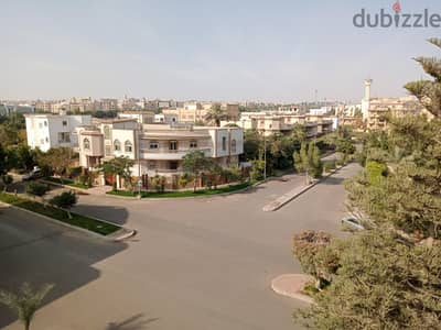 فيلا  ناصيه صريحه في موقع لن يتكرر في الحي السادس فيلات العبور.