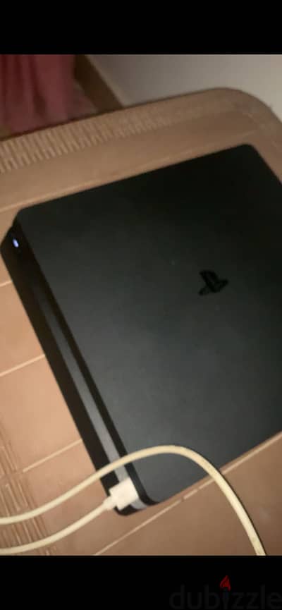 PS4 Slim بحالة ممتازة جدا