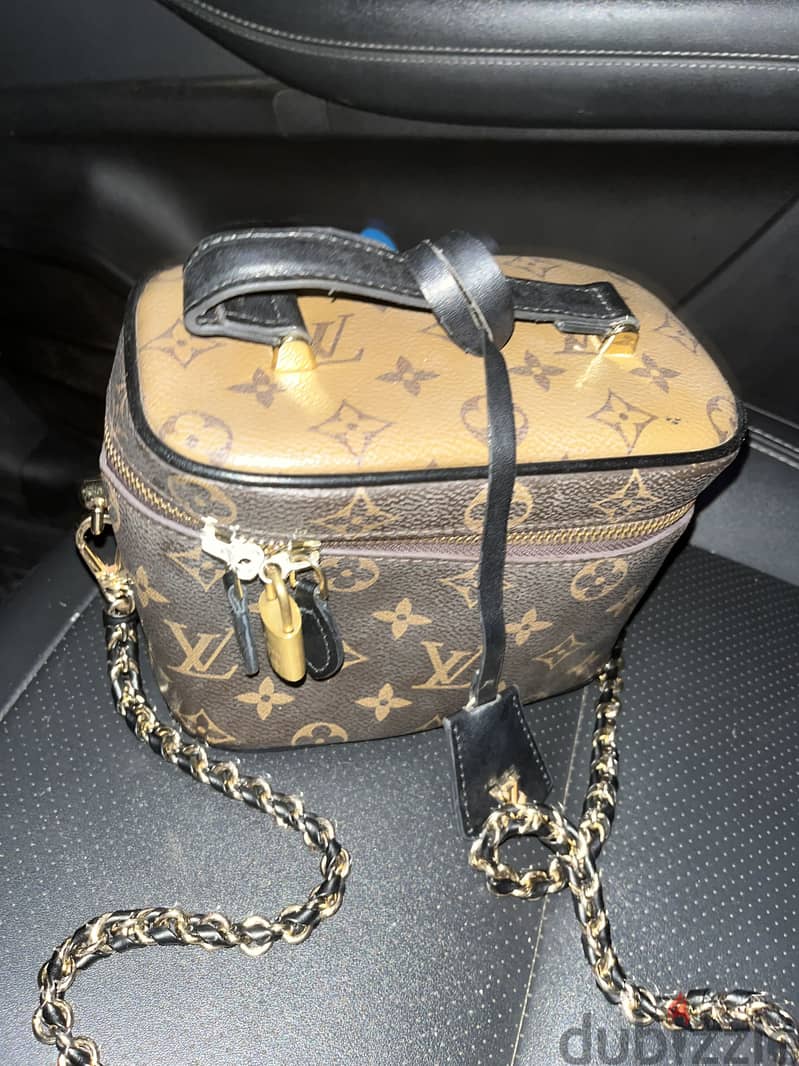 Louis Vuitton crosses back 1