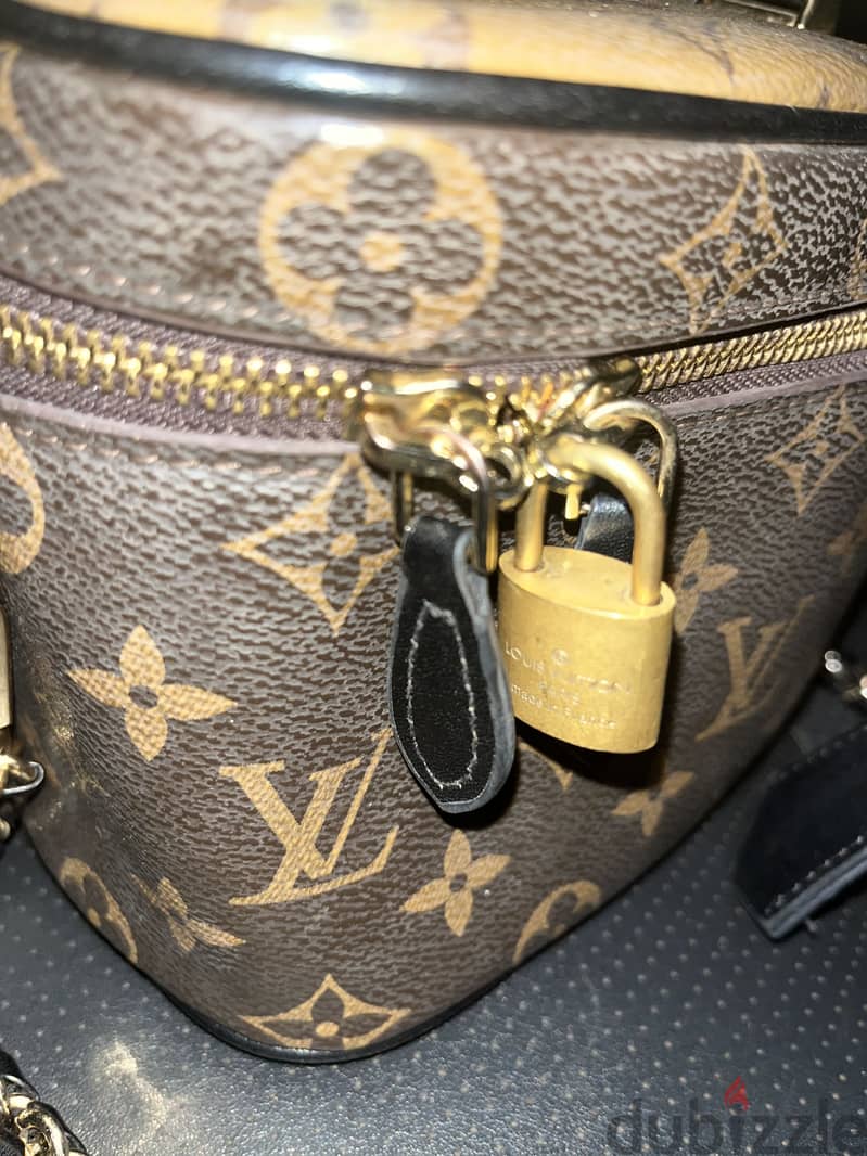 Louis Vuitton crosses back 2