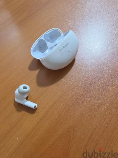 huwaei freebuds 6i case and right buds