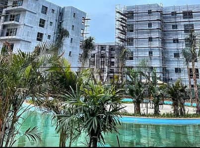 شقة تشطيب كامل  في cleo palm hills new cairo لوكيشن موقع مميز بإطلالة لاجون الدور الثاني مع الاقساط استلام 2027