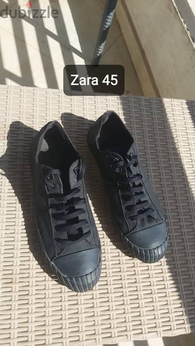شوز زارا مقاس ٤٥ بحاله نضيفه جدا