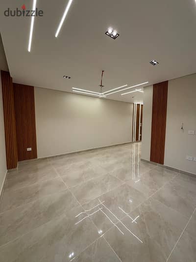 Luxury finished apartment, first occupancy, in the southern Lotus, steps to the clubs street and the southern 90