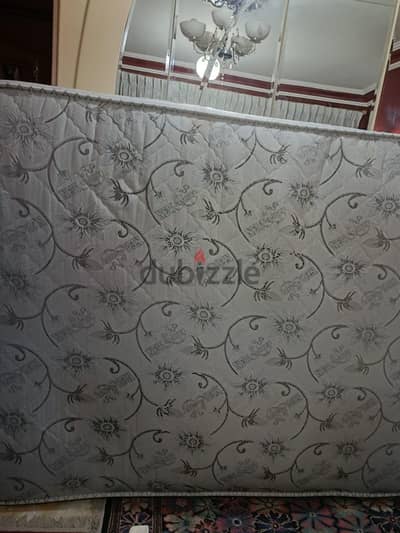 مرتبه ارتفاع ٣٠ سم  مستعمله  ماركه سليبى