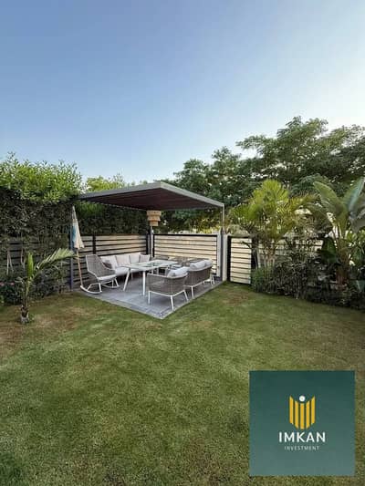 An apartment for sale in La Vista Patio Sola, El Shorouk, at a special price with an installment plan of up to 10 years; features a private swimming p