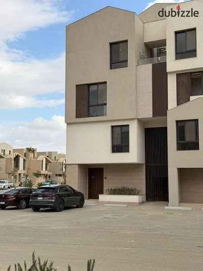 3 rooms apartment for sale at a special price in Karmell Sodic Compound, Sheikh Zayed