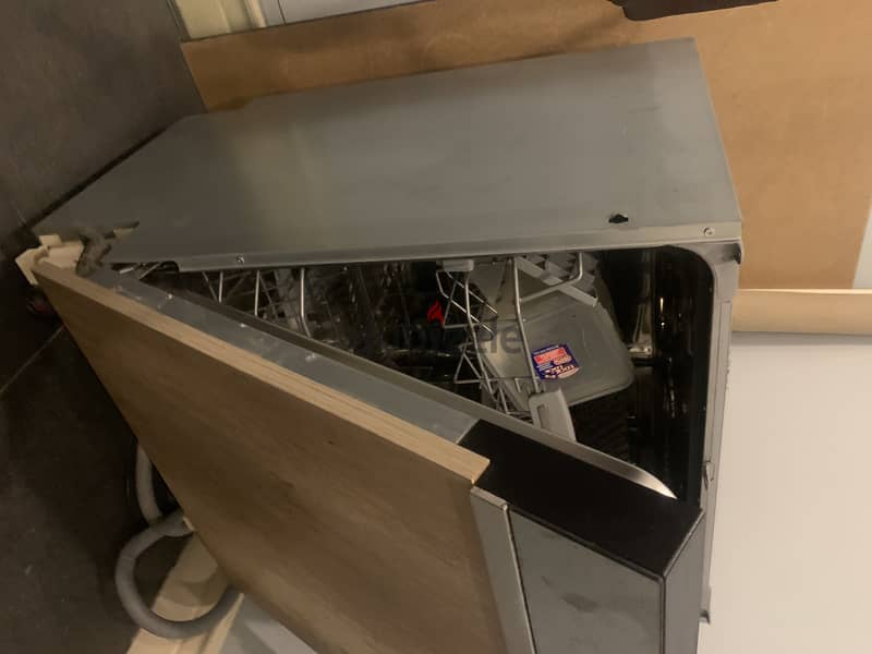 Ariston Built-in Dishwasher 9